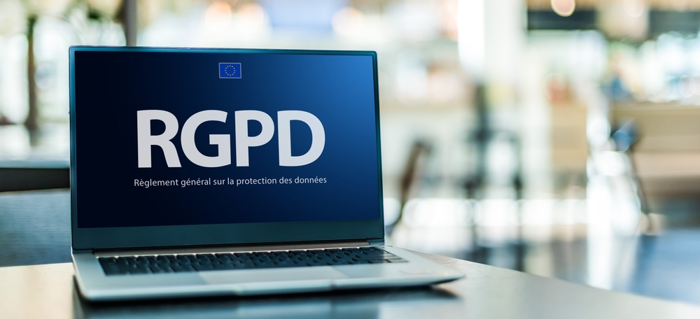 Apprenez les étapes essentielles pour dématérialiser vos documents en toute conformité. Assurez la sécurité et la conformité de votre gestion documentaire.